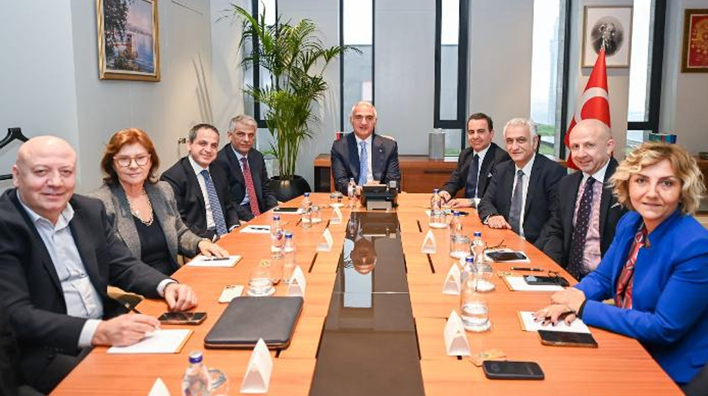 Türkiye Turizm Bakanı Ersoy’dan 2026 turizmi için kritik toplantı